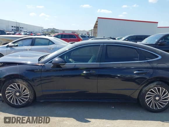 2023 Hyundai Sonata Limited с VIN KMHL54JJ5PA082210, выставлен на аукционе IAAI как лот 43202891 с пробегом 21 621 миль миль и . История ставок и продаж доступна на DreamBid. Изображение 14.