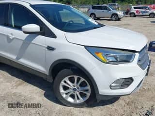 2017 Ford Escape SE с VIN 1FMCU9GD1HUC93888, выставлен на аукционе IAAI как лот 42468768 с пробегом 110 502 миль миль и . История ставок и продаж доступна на DreamBid. Изображение 1.