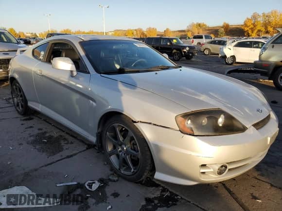 2004 Hyundai Tiburon GT с VIN KMHHN65F34U130594, выставлен на аукционе Copart как лот 75929784 с пробегом 118 836 миль миль и Списание • Salvage title. История ставок и продаж доступна на DreamBid. Изображение 4.