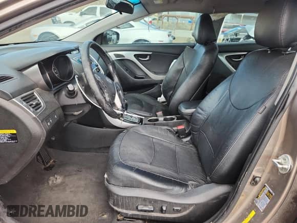 2013 Hyundai Elantra Limited z VIN 5NPDH4AE6DH311467, wystawiony jako Copart lot #70852475 z przebiegiem 228 971 mil mil oraz Szkoda całkowita • Salvage title. Historia ofert i sprzedaży dostępna na DreamBid. Obrazek 7.