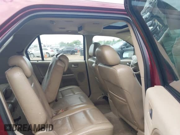 2005 Ford Freestyle Limited с VIN 1FMDK06105GA38348, выставлен на аукционе IAAI как лот 43052319 с пробегом Не указан миль и . История ставок и продаж доступна на DreamBid. Изображение 8.