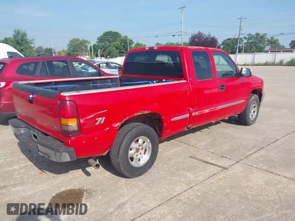 2000 GMC Sierra 1500 SLE z VIN 1GTEK19T4YE168130, wystawiony jako IAAI lot #42576628 z przebiegiem 184 616 mil mil oraz . Historia ofert i sprzedaży dostępna na DreamBid. Obrazek 4.