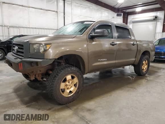 2008 Toyota Tundra z VIN 5TBDV54168S519218, wystawiony jako Copart lot #69140345 z przebiegiem 339 097 mil mil oraz Szkoda całkowita • Salvage title. Historia ofert i sprzedaży dostępna na DreamBid. Obrazek 1.
