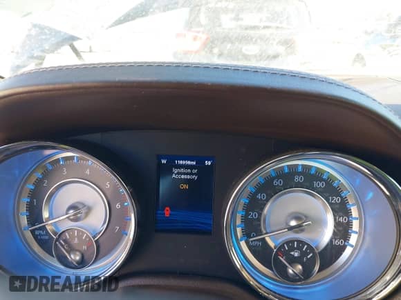 2012 Chrysler 300 C Luxury Series z VIN 2C3CCAPT4CH289639, wystawiony jako IAAI lot #40634352 z przebiegiem 118 958 mil mil oraz . Historia ofert i sprzedaży dostępna na DreamBid. Obrazek 7.