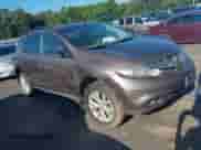 2011 Nissan Murano S z VIN JN8AZ1MW6BW169782, wystawiony jako IAAI lot #42400078 z przebiegiem 230 637 mil mil oraz . Historia ofert i sprzedaży dostępna na DreamBid. Obrazek 1.