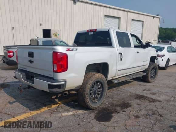 2017 Chevrolet Silverado 1500 LTZ z VIN 3GCUKSEC7HG489756, wystawiony jako IAAI lot #42365780 z przebiegiem 94 422 mil mil oraz . Historia ofert i sprzedaży dostępna na DreamBid. Obrazek 4.