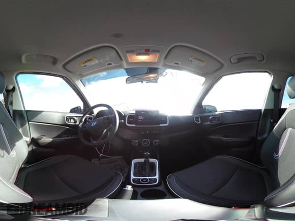 2024 Hyundai Venue SEL z VIN KMHRC8A34RU339108, wystawiony jako IAAI lot #42951684 z przebiegiem 4 985 mil mil oraz . Historia ofert i sprzedaży dostępna na DreamBid. Obrazek 22.