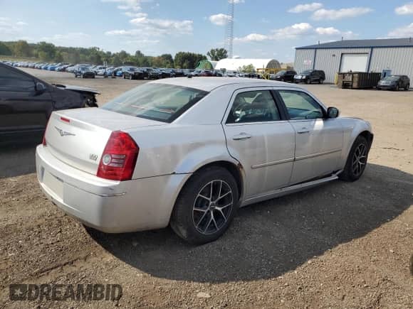 2008 Chrysler 300 Touring с VIN 2C3KA53G58H309082, выставлен на аукционе Copart как лот 71548185 с пробегом 175 737 миль миль и Списание • Salvage title. История ставок и продаж доступна на DreamBid. Изображение 3.