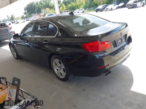 2013 BMW 5 Series 528i с VIN WBAXG5C50DD233614, выставлен на аукционе IAAI как лот 43231708 с пробегом 136 691 миль миль и . История ставок и продаж доступна на DreamBid. Изображение 3.