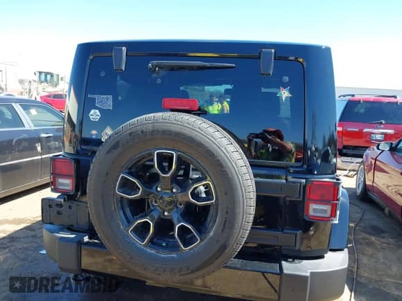 2018 Jeep Wrangler Sahara with VIN 1C4AJWBG9JL860882, listed as a IAAI auction lot 41752798 with 88,169 mi miles and . Bid and sale history available at DreamBid. Image 17.