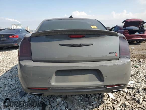 2018 Chrysler 300 S с VIN 2C3CCABT6JH137589, выставлен на аукционе Copart как лот 56042755 с пробегом Не указан миль и Списание • Salvage title. История ставок и продаж доступна на DreamBid. Изображение 6.