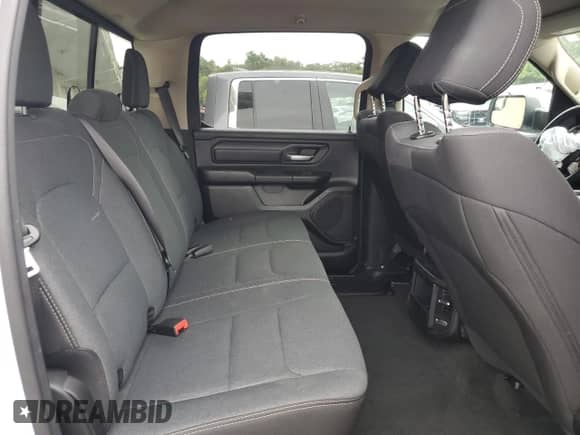 2021 Ram 1500 Tradesman z VIN 1C6RRFNGXMN714403, wystawiony jako Copart lot #70852825 z przebiegiem 100 475 mil mil oraz Szkoda całkowita • Salvage title. Historia ofert i sprzedaży dostępna na DreamBid. Obrazek 10.