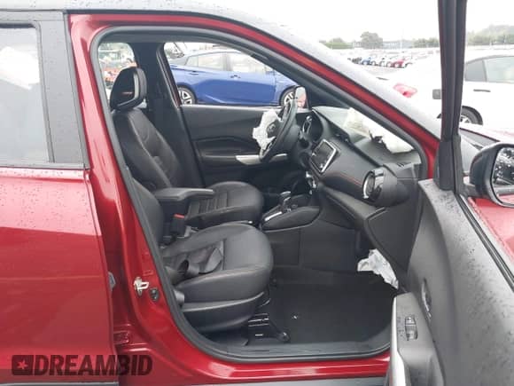 2020 Nissan Kicks SR z VIN 3N1CP5DV5LL513573, wystawiony jako IAAI lot #43162474 z przebiegiem 79 172 mil mil oraz . Historia ofert i sprzedaży dostępna na DreamBid. Obrazek 5.