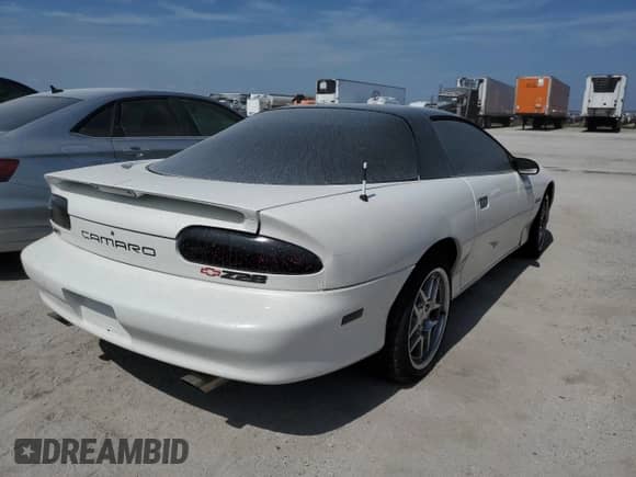 1994 Chevrolet Camaro Z28 z VIN 2G1FP22P6R2174641, wystawiony jako Copart lot #74356334 z przebiegiem 47 215 mil mil oraz Nie do naprawy • Non repairable. Historia ofert i sprzedaży dostępna na DreamBid. Obrazek 3.