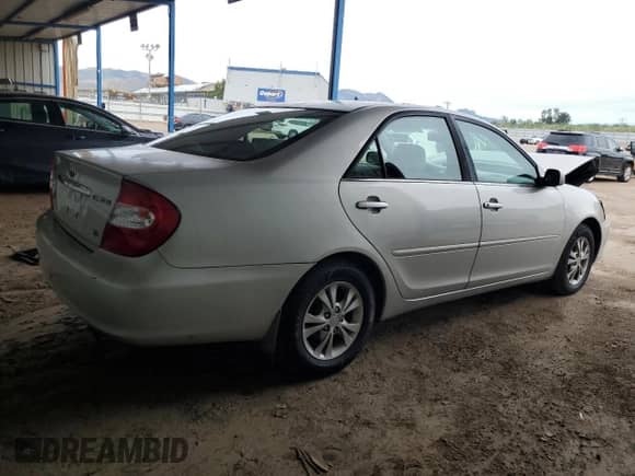 2004 Toyota Camry LE z VIN 4T1BF30KX4U569944, wystawiony jako Copart lot #81707915 z przebiegiem 246 068 mil mil oraz Szkoda całkowita • Salvage title. Historia ofert i sprzedaży dostępna na DreamBid. Obrazek 3.