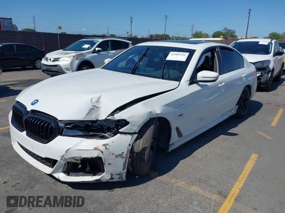 2023 BMW 5 Series 530e с VIN WBA13AG09PCM41820, выставлен на аукционе IAAI как лот 42409541 с пробегом 17 715 миль миль и . История ставок и продаж доступна на DreamBid. Изображение 2.