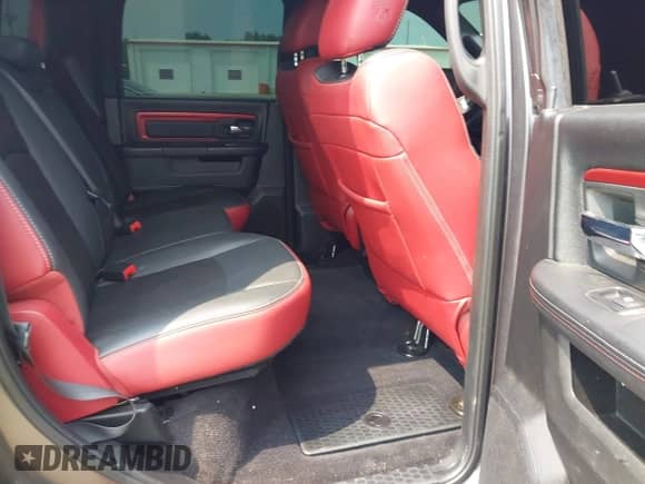 2017 Ram 1500 Rebel z VIN 1C6RR7YT6HS861839, wystawiony jako IAAI lot #42407025 z przebiegiem 127 084 mil mil oraz . Historia ofert i sprzedaży dostępna na DreamBid. Obrazek 8.