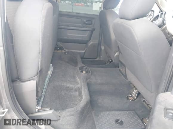 2010 Dodge 1500 ST z VIN 1D7RB1CP4AS189179, wystawiony jako IAAI lot #41956547 z przebiegiem 218 519 mil mil oraz . Historia ofert i sprzedaży dostępna na DreamBid. Obrazek 8.