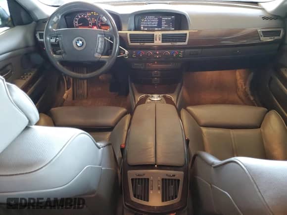2005 BMW 7 Series 745i z VIN WBAGL63535DP76667, wystawiony jako Copart lot #87186995 z przebiegiem Nie podano mil oraz Czysty tytuł • Clean title. Historia ofert i sprzedaży dostępna na DreamBid. Obrazek 8.