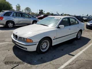 1999 BMW 5 Series 528i с VIN WBADM6332XBY30215, выставлен на аукционе Copart как лот 49855695 с пробегом 92 697 миль миль и Чистый • Clean title. История ставок и продаж доступна на DreamBid. Изображение 1.