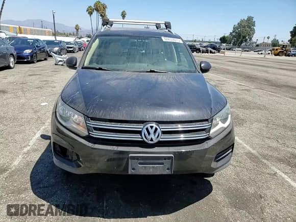 2017 Volkswagen Tiguan Wolfsburg Edition с VIN WVGRV7AX2HK011414, выставлен на аукционе Copart как лот 69653015 с пробегом 97 194 миль миль и Списание • Salvage title. История ставок и продаж доступна на DreamBid. Изображение 14.