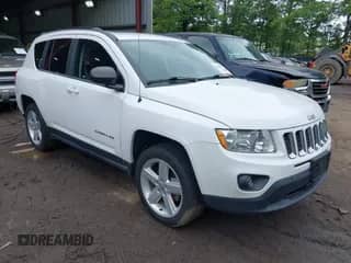 2013 Jeep Compass Limited z VIN 1C4NJDCB4DD199656, wystawiony jako IAAI lot #42379382 z przebiegiem 90 438 mil mil oraz . Historia ofert i sprzedaży dostępna na DreamBid. Obrazek 1.