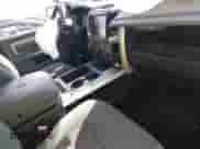 2015 Ram 1500 Big Horn z VIN 1C6RR6LT2FS639684, wystawiony jako IAAI lot #42981923 z przebiegiem 121 902 mil mil oraz . Historia ofert i sprzedaży dostępna na DreamBid. Obrazek 5.