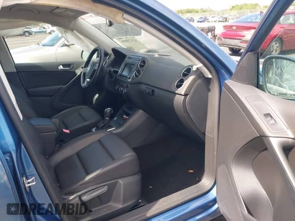 2017 Volkswagen Tiguan S с VIN WVGAV7AX7HW510957, выставлен на аукционе IAAI как лот 42474895 с пробегом 22 516 миль миль и . История ставок и продаж доступна на DreamBid. Изображение 5.