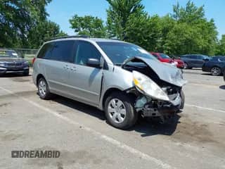 2009 Toyota Sienna LE z VIN 5TDZK23C29S271137, wystawiony jako IAAI lot #42784804 z przebiegiem 325 703 mil mil oraz . Historia ofert i sprzedaży dostępna na DreamBid. Obrazek 1.