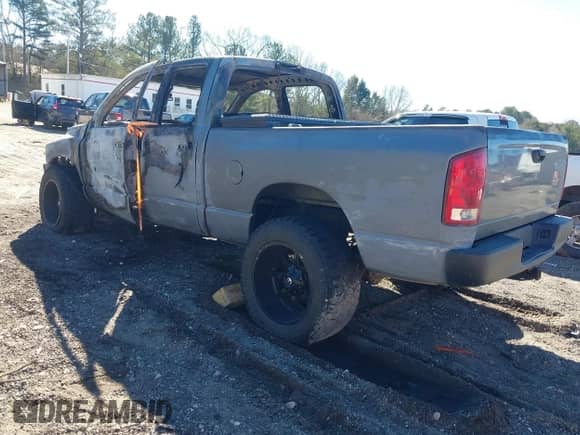 2005 Dodge 2500 SLT z VIN 3D7KS28C45G721055, wystawiony jako IAAI lot #41356713 z przebiegiem Nie podano mil oraz . Historia ofert i sprzedaży dostępna na DreamBid. Obrazek 3.