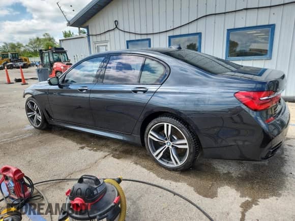 2018 BMW 7 Series 750i xDrive with VIN WBA7B0C59JG527315, listed as a Copart auction lot 69630535 with 47,063 mi miles and Salvage title. Bid and sale history available at DreamBid. Image 2.