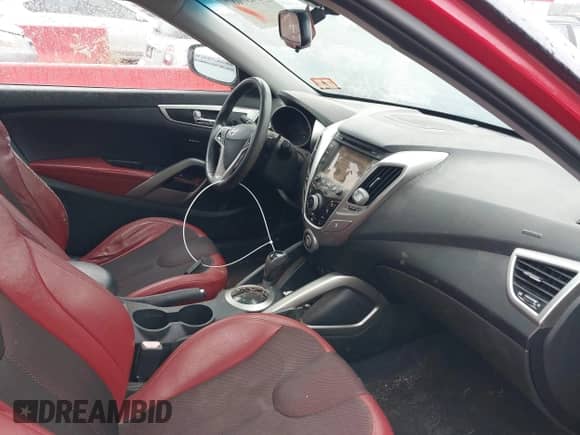 2012 Hyundai Veloster w/Gray Int z VIN KMHTC6AD1CU054540, wystawiony jako IAAI lot #43437087 z przebiegiem 173 534 mil mil oraz . Historia ofert i sprzedaży dostępna na DreamBid. Obrazek 5.