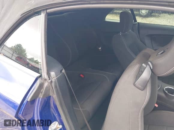 2016 Ford Mustang V6 z VIN 1FATP8EM8G5251483, wystawiony jako IAAI lot #43299521 z przebiegiem 112 555 mil mil oraz . Historia ofert i sprzedaży dostępna na DreamBid. Obrazek 8.