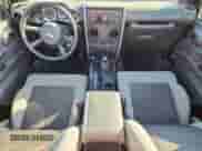 2010 Jeep Wrangler Sport z VIN 1J4AA2D17AL177686, wystawiony jako Copart lot #86880875 z przebiegiem 135 820 mil mil oraz Szkoda całkowita • Salvage title. Historia ofert i sprzedaży dostępna na DreamBid. Obrazek 8.