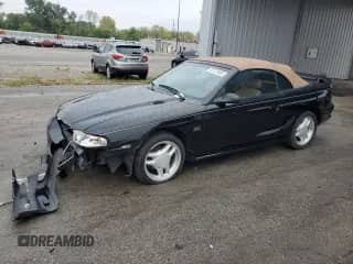 1995 Ford Mustang z VIN 1FALP45T4SF278084, wystawiony jako Copart lot #82127645 z przebiegiem 140 418 mil mil oraz Szkoda całkowita • Salvage title. Historia ofert i sprzedaży dostępna na DreamBid. Obrazek 1.