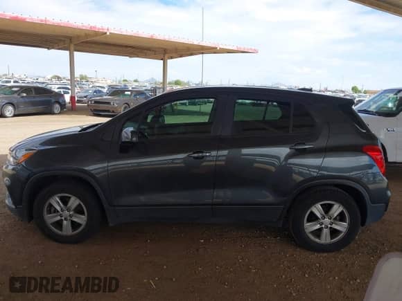 2020 Chevrolet Trax LS z VIN 3GNCJKSB8LL260004, wystawiony jako IAAI lot #43131581 z przebiegiem 85 392 mil mil oraz . Historia ofert i sprzedaży dostępna na DreamBid. Obrazek 14.