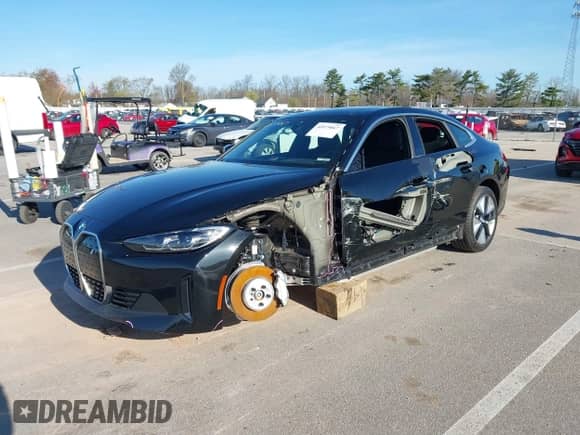 2024 BMW i4 xDrive40 с VIN WBY83FB05RFS69775, выставлен на аукционе IAAI как лот 42079067 с пробегом 4 607 миль миль и . История ставок и продаж доступна на DreamBid. Изображение 19.