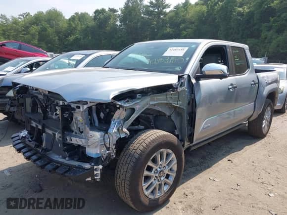 2025 Toyota Tacoma SR z VIN 3TMLB5JN7SM110641, wystawiony jako IAAI lot #42483185 z przebiegiem 1 040 mil mil oraz . Historia ofert i sprzedaży dostępna na DreamBid. Obrazek 18.