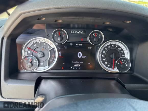 2014 Ram 1500 Big Horn z VIN 1C6RR7LM1ES390694, wystawiony jako Copart lot #65800175 z przebiegiem 258 640 mil mil oraz Czysty tytuł • Clean title. Historia ofert i sprzedaży dostępna na DreamBid. Obrazek 8.