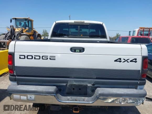 1999 Dodge 2500 с VIN 3B7KF23Z6XG222948, выставлен на аукционе IAAI как лот 42359116 с пробегом 167 036 миль миль и . История ставок и продаж доступна на DreamBid. Изображение 17.