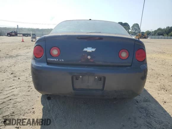 2008 Chevrolet Cobalt LS z VIN 1G1AK18F087181237, wystawiony jako Copart lot #81261715 z przebiegiem 231 741 mil mil oraz Czysty tytuł • Clean title. Historia ofert i sprzedaży dostępna na DreamBid. Obrazek 6.
