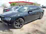 2019 Chrysler 300 S z VIN 2C3CCABG9KH693710, wystawiony jako IAAI lot #43200236 z przebiegiem 39 176 mil mil oraz . Historia ofert i sprzedaży dostępna na DreamBid. Obrazek 2.