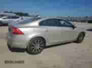 2018 Volvo S60 Inscription Platinum z VIN LYV402TM8JB157307, wystawiony jako Copart lot #81126285 z przebiegiem 95 220 mil mil oraz Szkoda całkowita • Salvage title. Historia ofert i sprzedaży dostępna na DreamBid. Obrazek 3.