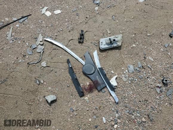 1996 Honda Accord LX z VIN 1HGCD5638TA093463, wystawiony jako Copart lot #60174595 z przebiegiem 154 571 mil mil oraz Czysty tytuł • Clean title. Historia ofert i sprzedaży dostępna na DreamBid. Obrazek 12.