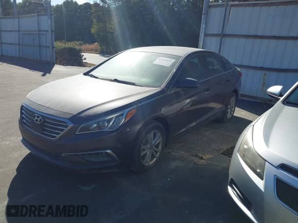 2015 Hyundai Sonata SE с VIN 5NPE24AF7FH237008, выставлен на аукционе IAAI как лот 43223893 с пробегом 100 988 миль миль и . История ставок и продаж доступна на DreamBid. Изображение 2.