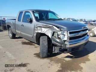 2007 Chevrolet Silverado 1500 1LT with VIN 1GCEC19J27Z609904, listed as a IAAI auction lot 41425797 with 294,241 mi miles and . Bid and sale history available at DreamBid. Image 1.