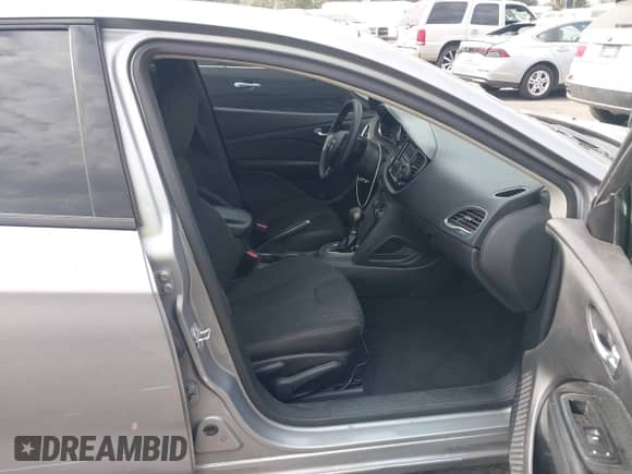 2016 Dodge Dart SXT z VIN 1C3CDFBAXGD613342, wystawiony jako IAAI lot #43067407 z przebiegiem 180 487 mil mil oraz . Historia ofert i sprzedaży dostępna na DreamBid. Obrazek 5.