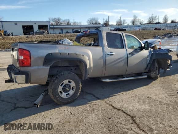 2007 Chevrolet Silverado 2500HD LTZ с VIN 1GCHK23677F513035, выставлен на аукционе Copart как лот 43150135 с пробегом Не указан миль и Списание • Salvage title. История ставок и продаж доступна на DreamBid. Изображение 3.