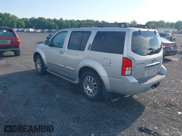 2011 Nissan Pathfinder LE with VIN 5N1AR1NB9BC602600, listed as a IAAI auction lot 42738623 with 197,331 mi miles and . Bid and sale history available at DreamBid. Image 3.