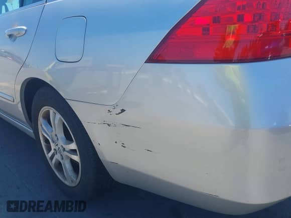 2007 Honda Accord EX z VIN 1HGCM56717A164009, wystawiony jako IAAI lot #43005765 z przebiegiem 157 926 mil mil oraz . Historia ofert i sprzedaży dostępna na DreamBid. Obrazek 16.